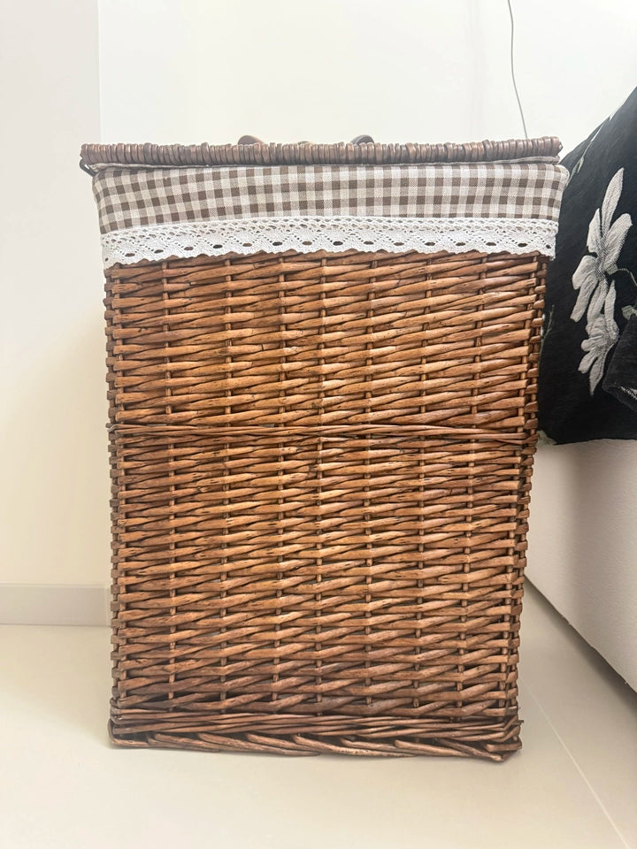 Large Capacity Rattan Laundry Basket - Vine Woven Storage with Cover, Simple and Elegant Dirty Clothes Organizer for Home