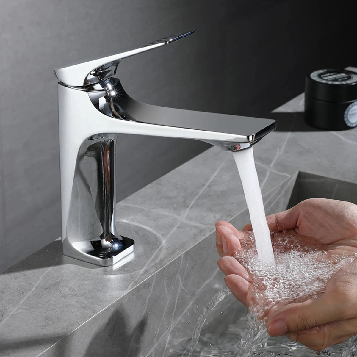 Brass Core Modern Bathroom Sink Faucet Single Handle Deck Mounted Wash Basin Water Tap Hot And Cold Mixe