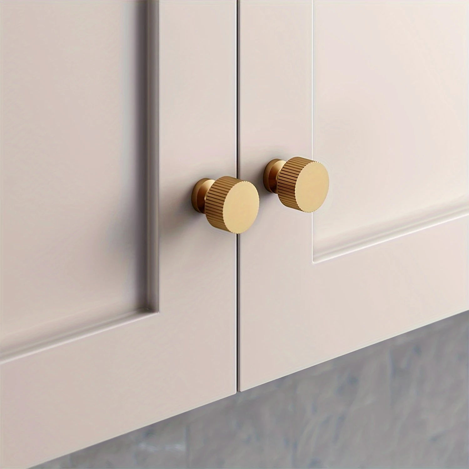 Retro Brass Cabinet Knobs, Elegant Ribbed Handles for Drawers Dressing Tables Modern Golden Metal Cabinet Pulls for Home