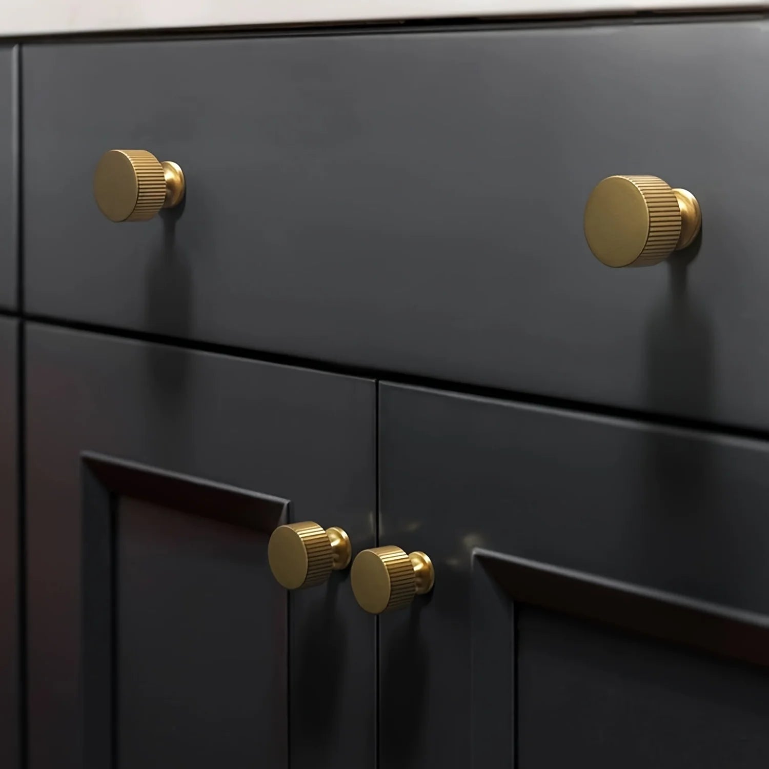 Retro Brass Cabinet Knobs, Elegant Ribbed Handles for Drawers Dressing Tables Modern Golden Metal Cabinet Pulls for Home