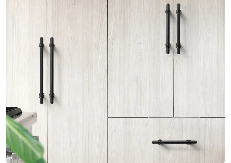 Modern Simple Black Handles for Furniture Wardrobe Cabinet Europe American Drawer Knob Hardware Kitchen Cabinet Handles